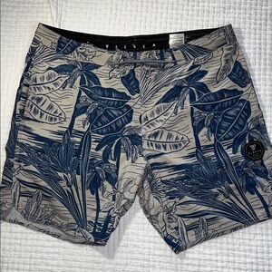 VISSLA Men's Tan and Blue Tropical Board Shorts